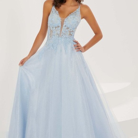 Christina Wu pale blue prom dress Size 4 - 6 - Picture 2 of 4